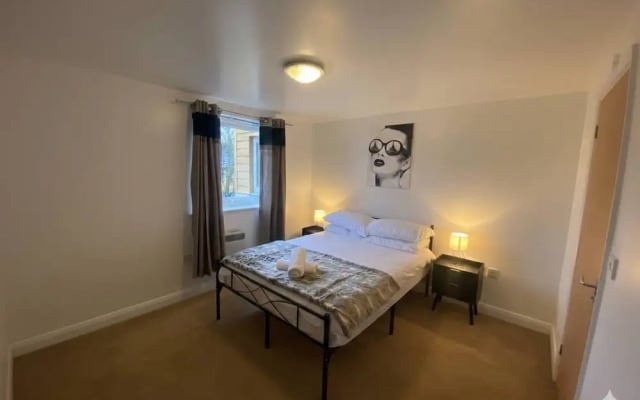 Stylish 2 - Bed Manning Gardens