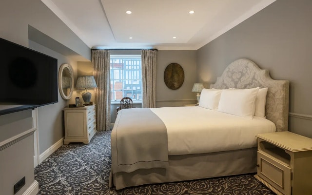 No. 30 Knightsbridge