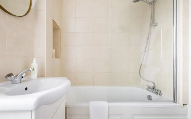The Vauxhall Bolthole - Elegant and Bright 2bdr Flat