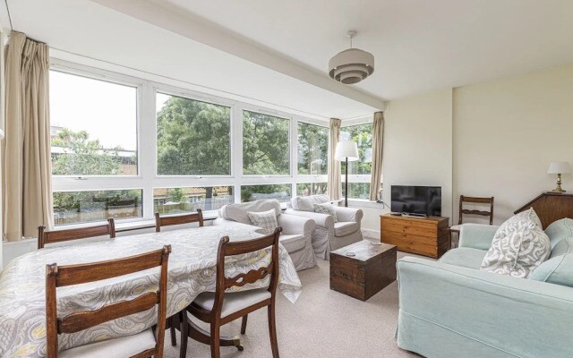 Bright 2 BR Battersea Flat With Great Location