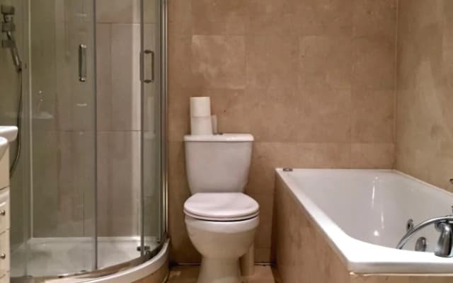 2 Bedroom Apartment Earl's Court