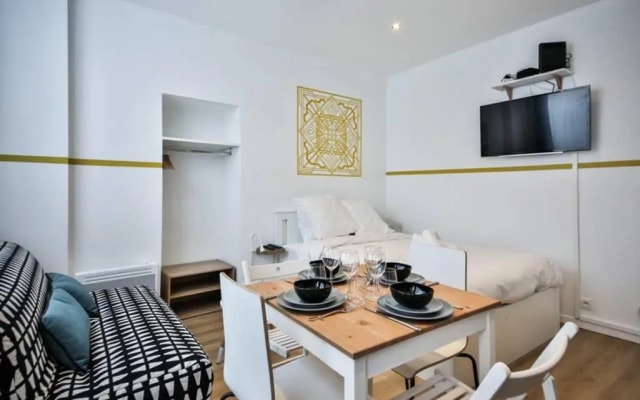 cosy independant studio proche gare et jardin