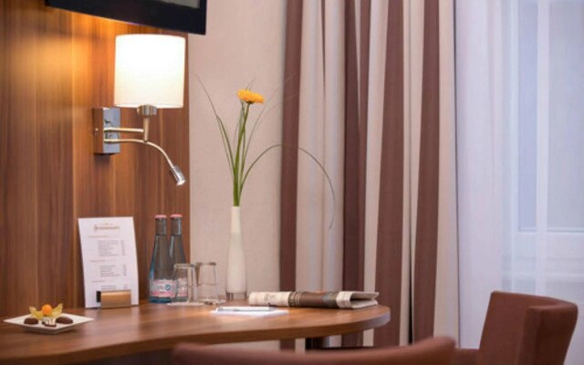 Gold Hotel