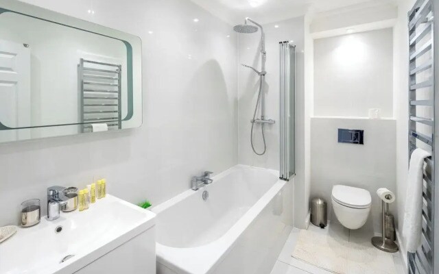 JOIVY 2-bed flat in West London