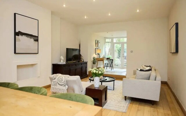 Kensington Garden Flat with Office