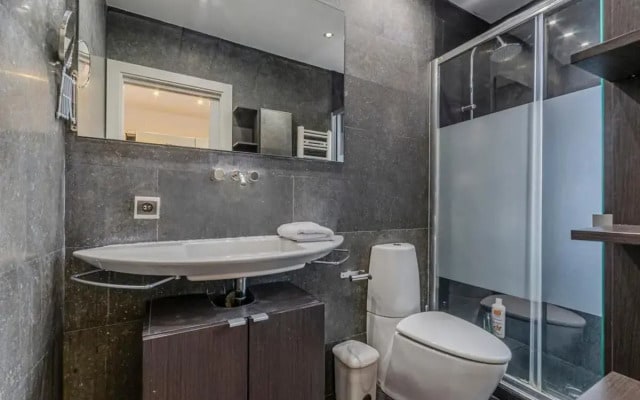 Modern and bright 3BD apartment by Gran Via - Plaza España