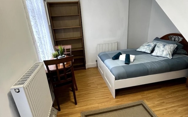 Cosy Entire 3-bed House With Garden and Fast Wifi