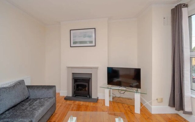 Bright 2 Bedroom Flat Easy Access to London Bridge