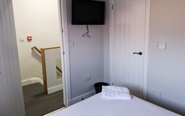 The Red Lounge House - sleeps 14