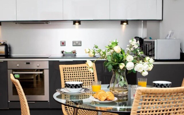 Apartment 2, Trafalgar Square (Second Floor)