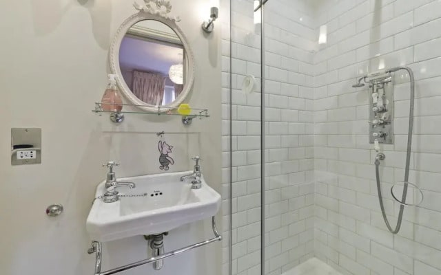 Cosy 4-bed Family Home Shepherd s Bush