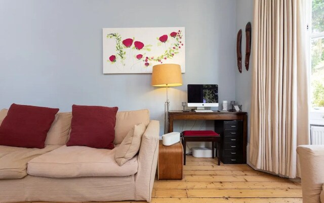 4 Bedroom Home In South London