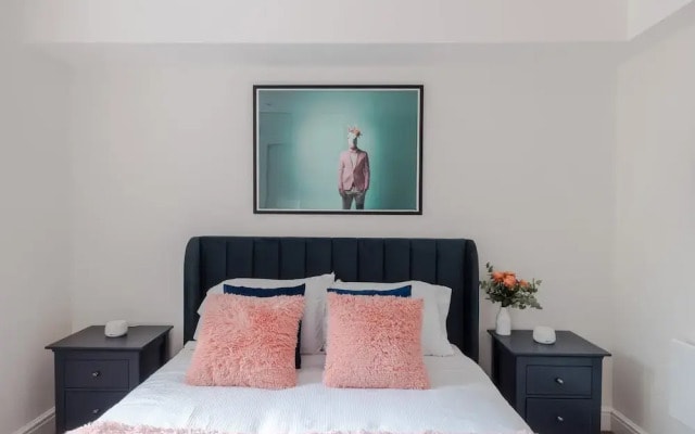 The Vanity Affair - Fitzrovia - by Frankie Says