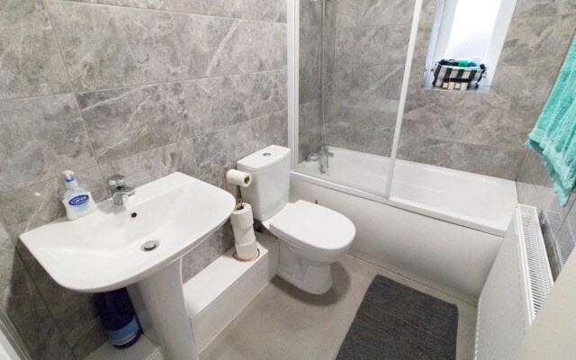 Ideal Home Away in Bury