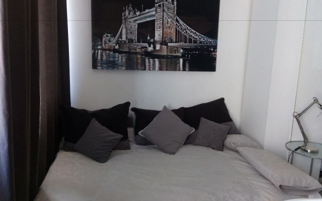 New Modern Studio on River