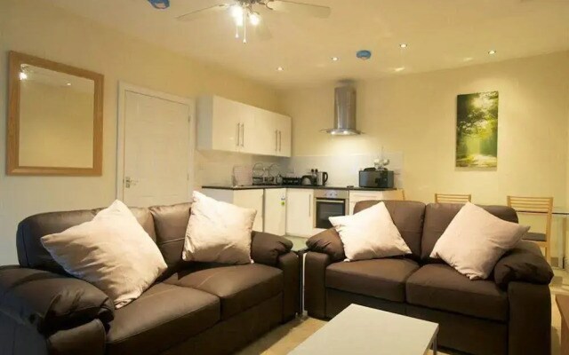 Treetops Cottages & Spa