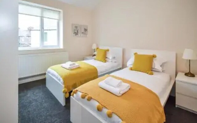2 Ascot Mews - The Den York