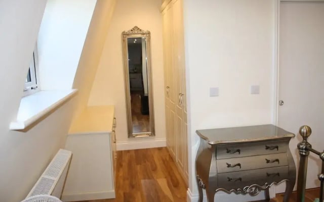Modern apt Close to Paddington Station / Sleeps 3