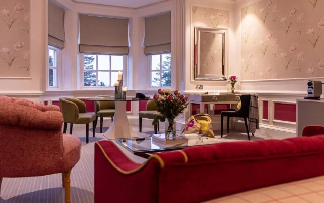 Barnett Hill - Luxury Hotel