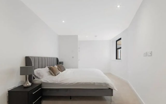 Modern Townhouse, Close to 02,excel, 5mins to Tube