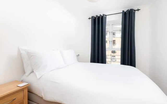 Modern 2 Bed, for up to 4, Excel/city Airport