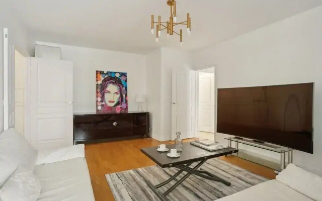 Elegant New Apartment With Balcony in the 16th - M