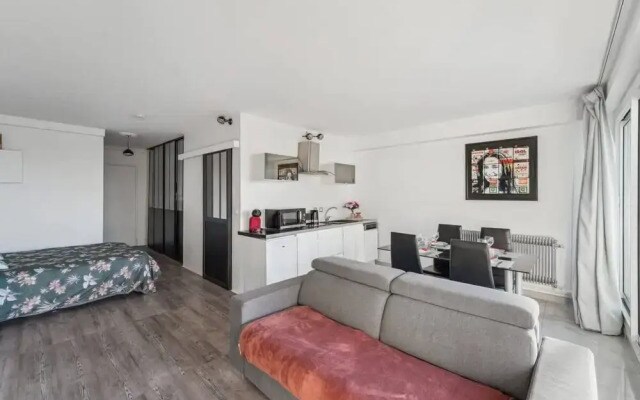 Spacious Studio Balcony -La D Fense-bail Mobilit