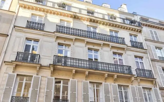 79 Paris Temple 7