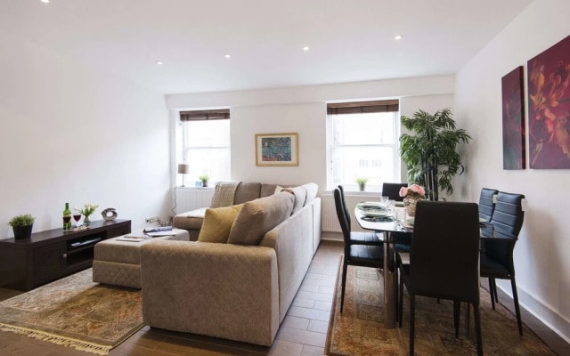 Stunning Queensway Apartment - SGS