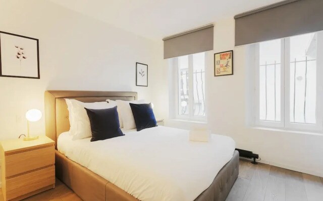 Le Marais Temple Apartment