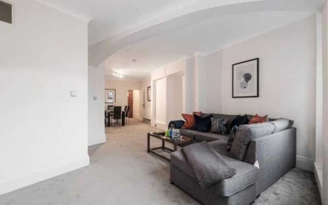 Spacious 5 Bed  Next to Regents Park Flat 11