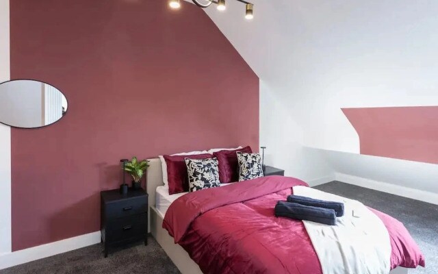 Perfect Booking 4 Bed Home in Stockport