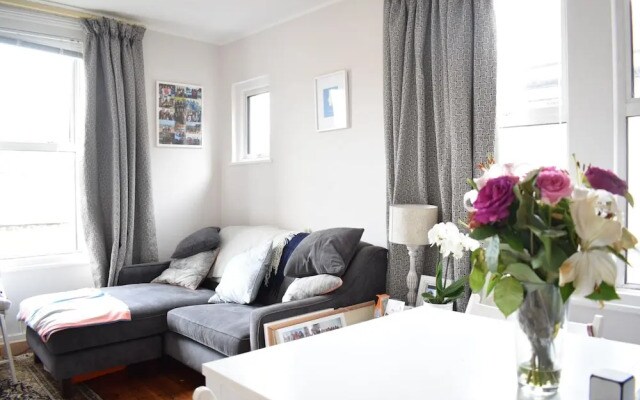 North London 2 Bedroom Flat With Roof Terrace