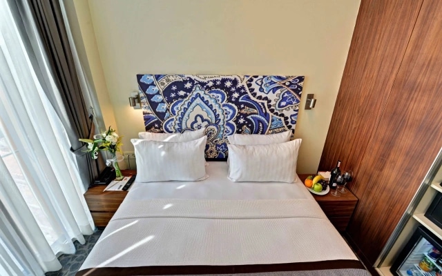 All Inn Hotel