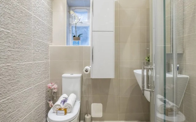Bright Warwick Chambers Apartment - JPL