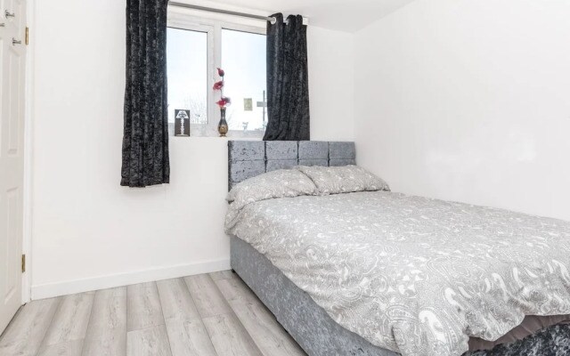 Simplistic Apartment in Croydon near Wandle Park