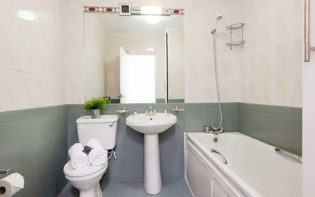 FG Property - Earls Court Cromwell Sherborne I