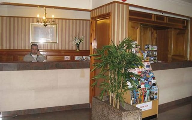 Carlton Hotel