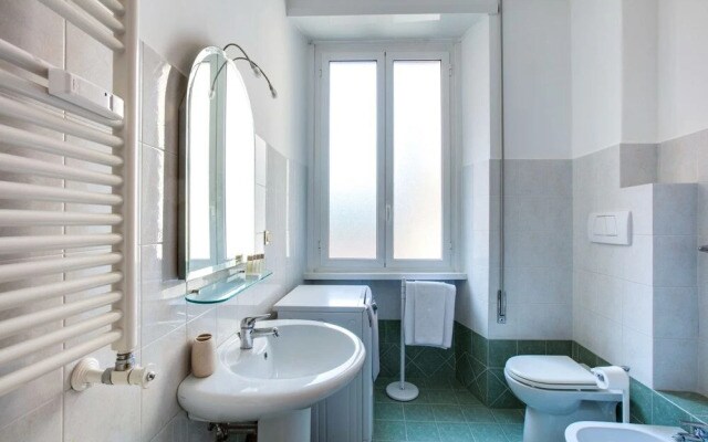 Large and Bright Flat in a Great Area