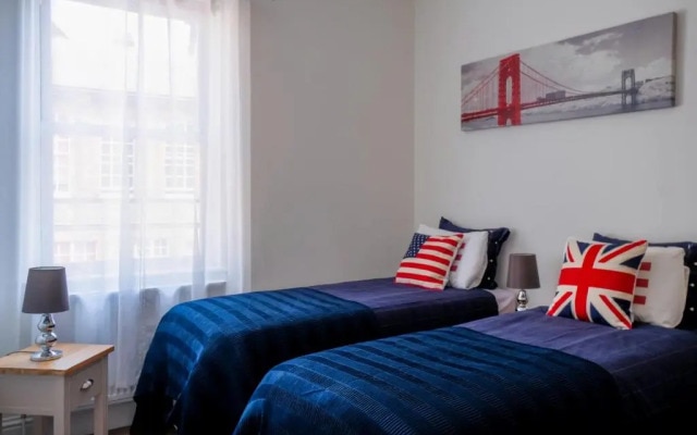 6 Blue Bridge Luxury Apartment