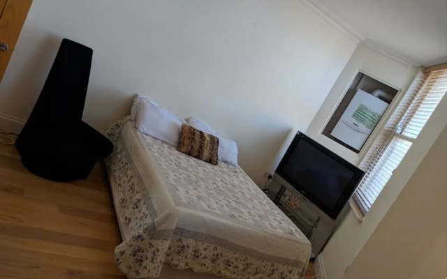 2 Bed Flat by Shoreditch Station Zone 1