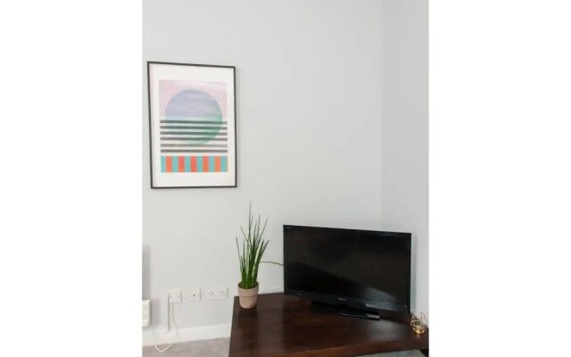 Spacious one Bedroom Flat in South London
