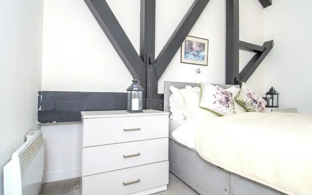 Apartment - Sleeps 4 - Parking - Workspace