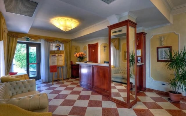 Russo Palace Hotel