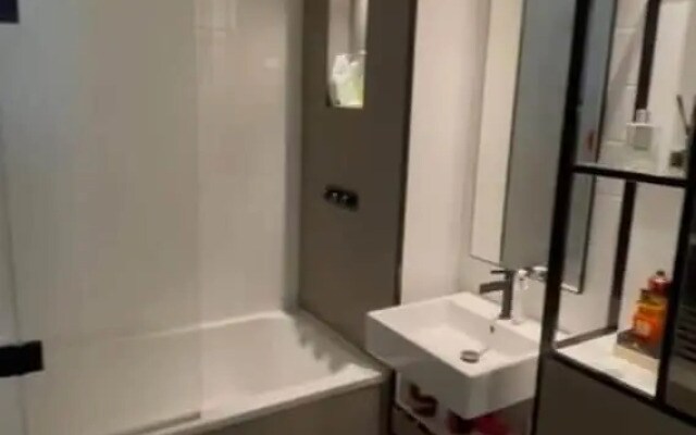 Central Wembley 2BR Modern Clean Connected