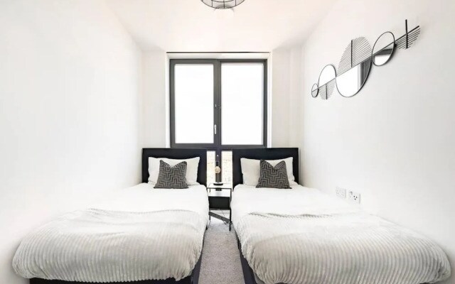 2 Bed Penthouse - Balcony - Smoking - Parking