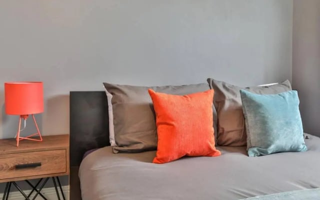 Refurbished Plush Property Great Transport Links