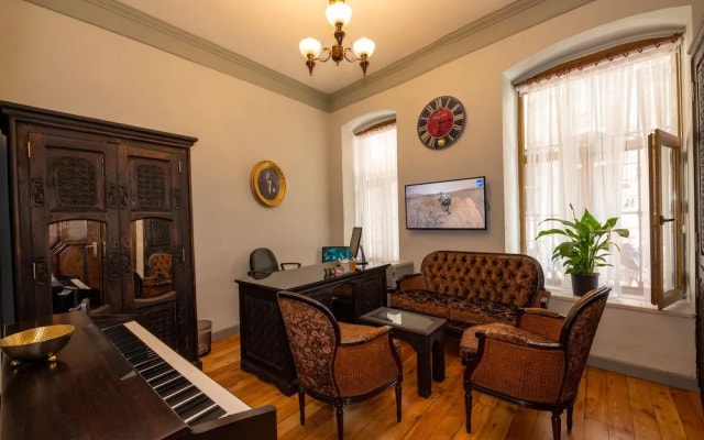 Opera Suites Okanli