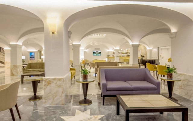 Отель Shangri-La Roma by OMNIA hotels