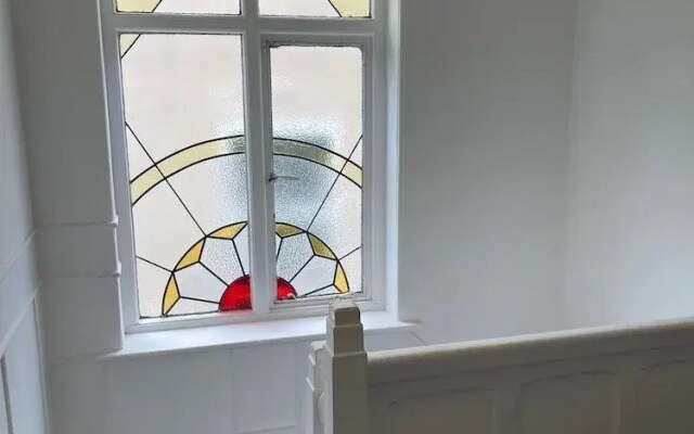 Charming 4-bed House in Sheffield